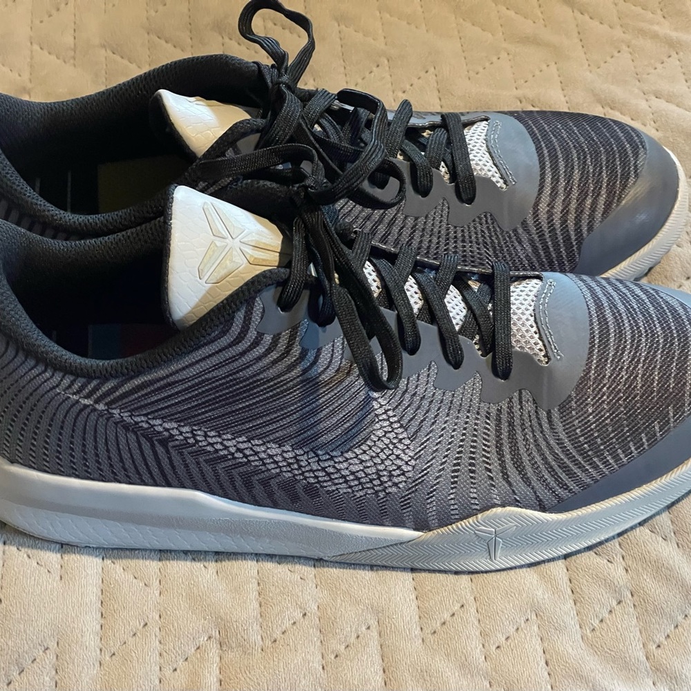 Nike Kobe Bryant shoes youth size 6.5 EUC black/gray - Picture 2 of 13